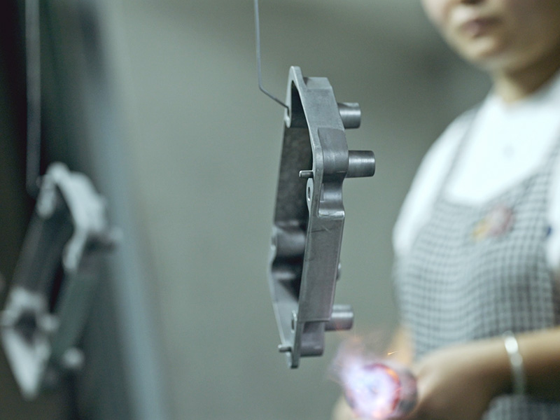 自動噴漆設(shè)備和人工噴漆設(shè)備比較有哪些優(yōu)勢呢？